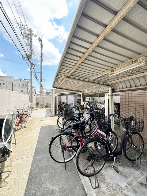その他共有部分　駐輪場は屋根付きです＾＾