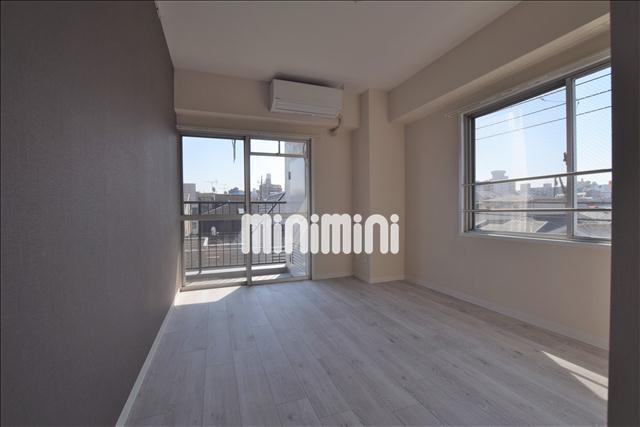 その他部屋・スペース　二面採光で明るい洋室！