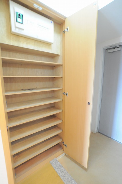 玄関　※別部屋参考写真