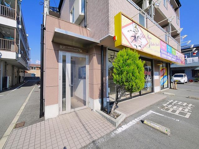 エントランス　ゆとりのあるエントランスです