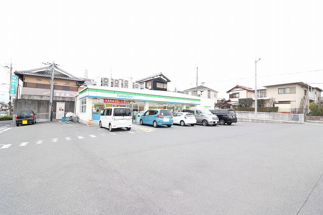 コンビニ　ファミリーマート 広陵みささぎ台店（コンビニ）まで862m