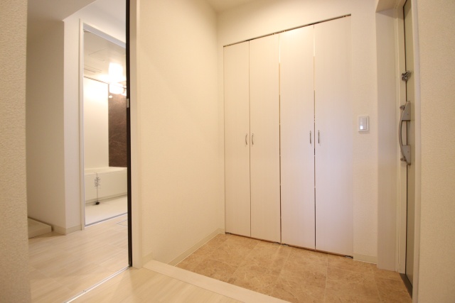 玄関　※別室の参考写真の為、現況優先です。