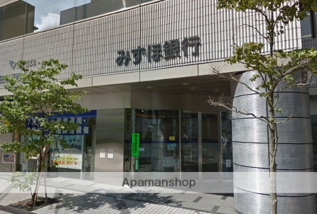 銀行　（株）みずほ銀行／新百合ヶ丘支店（銀行）まで307m