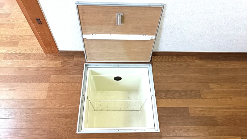その他　キッチンに床下収納あります