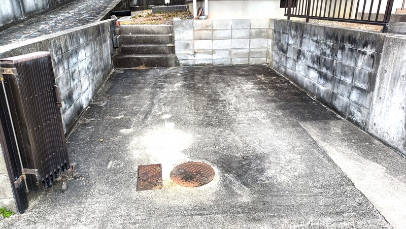 駐車場　敷地内に駐車場あります