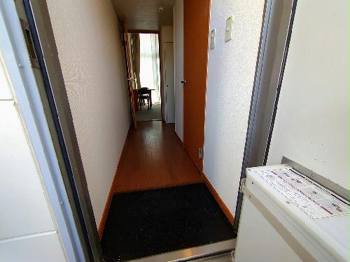 玄関　玄関扉に宅配ボックス設置