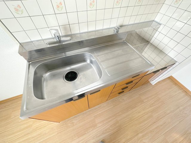 キッチン　落ち着いた色合いのキッチン。使い勝手も良いです。