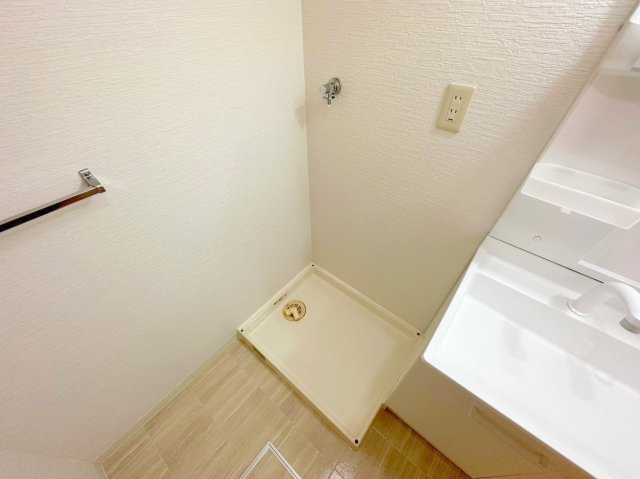 その他設備　嬉しい室内洗濯機置場。これで洗濯機も長持ちしますね。