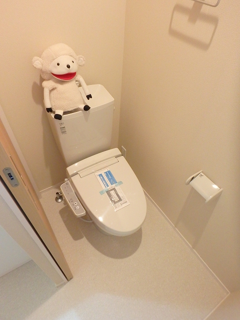 トイレ　●温水洗浄暖房便座付きのトイレ。