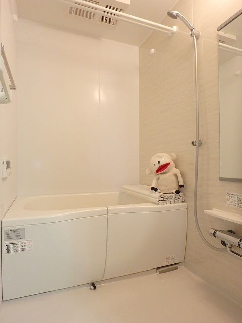 バス・シャワールーム　●もちろん追炊き付きのバスルーム。