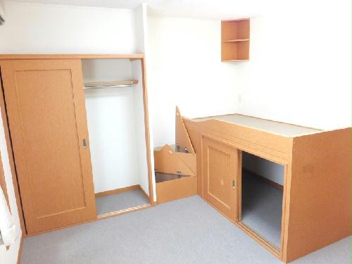 収納　たっぷり収納（ベッド下、階段、クローゼット）