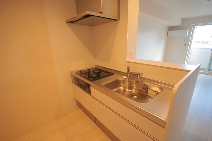 キッチン　３口コンロ・グリル付きです☆