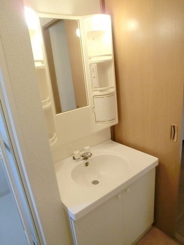 洗面設備　広々とした独立洗面台