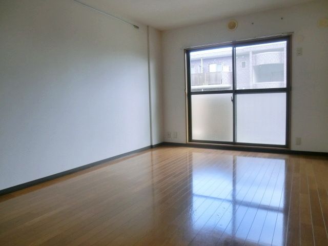 居室・リビング　日当りの良い明るいリビング