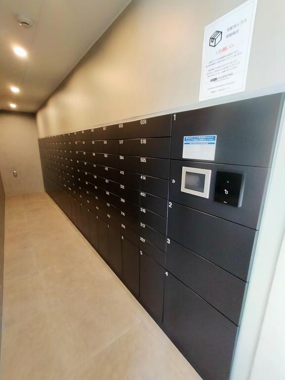 エントランス　宅配BOXがあるのがうれしいですね