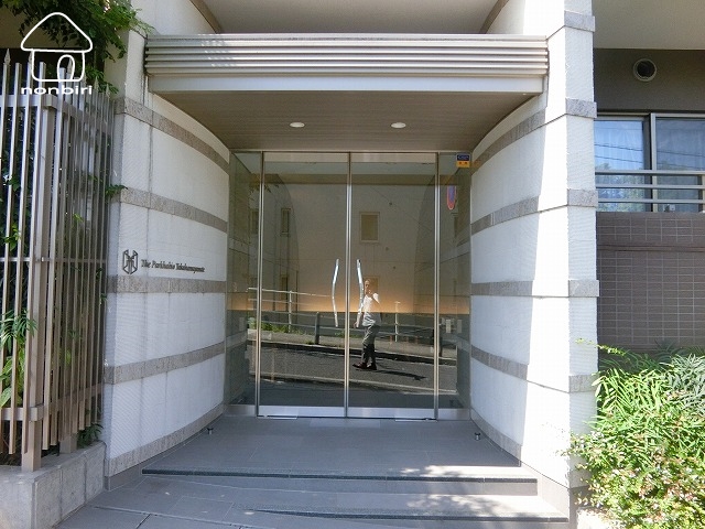 エントランス　エントランスはとても豪華です