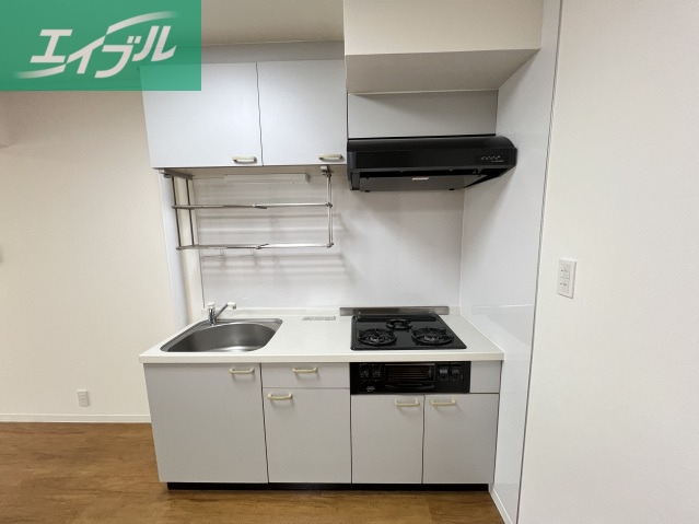 キッチン　同じ物件の類似部屋の写真です。現況を優先とします。