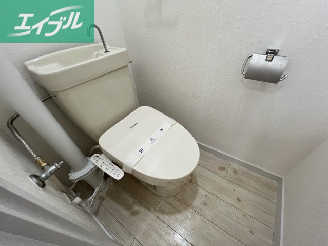 トイレ　同じ物件の類似部屋の写真です。現況を優先とします。