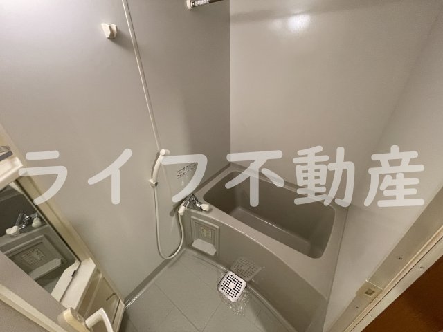 バス・シャワールーム　落ち着いた空間のお風呂です