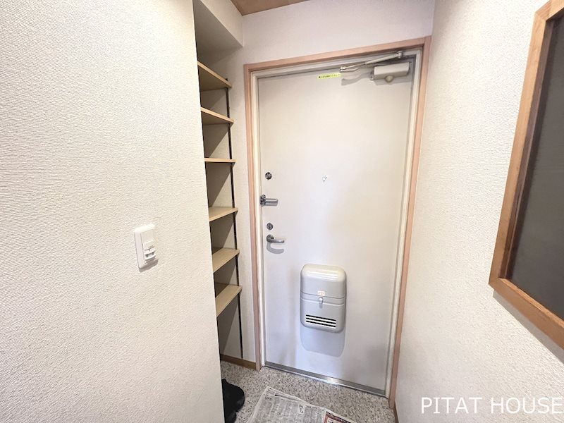 玄関　参考写真４０１（清掃中）