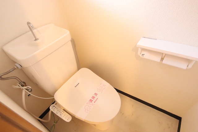 トイレ　洗浄便座付きトイレです♪