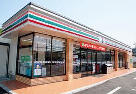 コンビニ　セブンイレブン八幡春の町店（コンビニ）まで229m