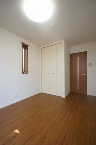 その他部屋・スペース　2面採光の明るい居室