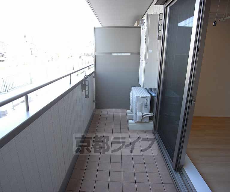 バルコニー　広いバルコニーですね。