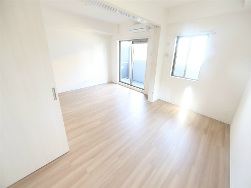 その他　洋室6.1帖　LDK11帖と繋げても仕切っても使えます