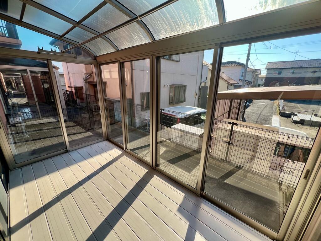 その他　サンルーム付き！雨の日も洗濯ものが干せます。
