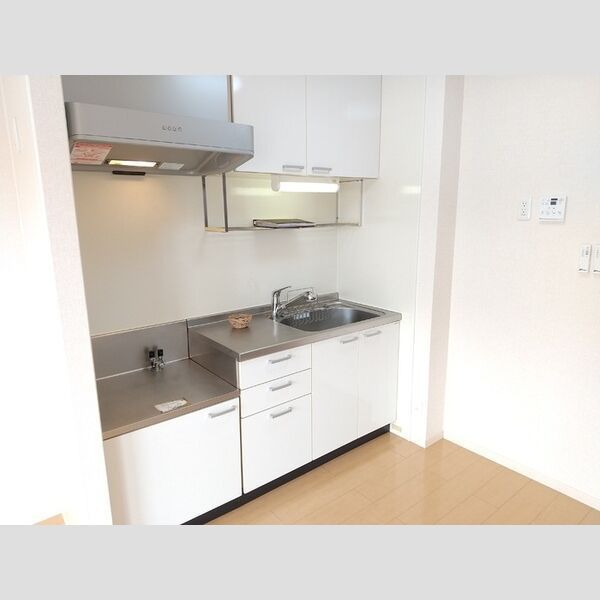 キッチン　室内写真は別部屋の写真です。
