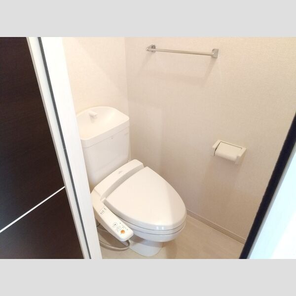 トイレ　室内写真は別部屋の写真です。