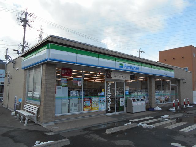 コンビニ　ファミリーマート　ちの本田店（コンビニ）まで430m