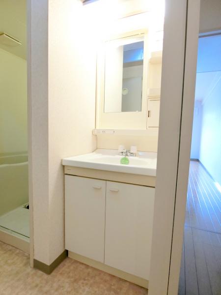 洗面設備　写真は別のお部屋のイメージです。現状優先。