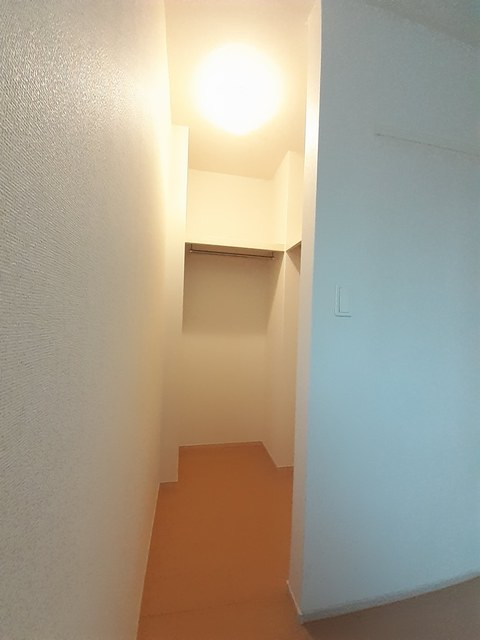 収納　ウォークインクローゼットなので収納豊富です☆