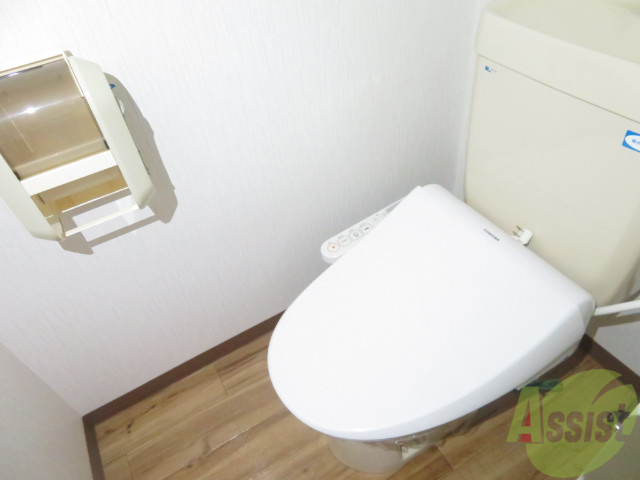 トイレ　新品のウオッシュレットトイレが付いてて便利ですね。