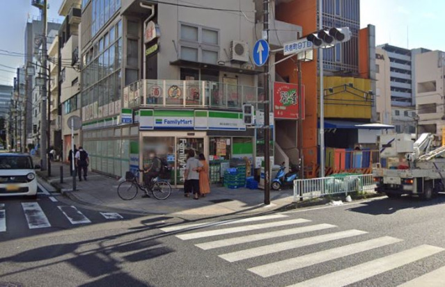コンビニ　ファミリーマート横浜蒔田店（コンビニ）まで149m