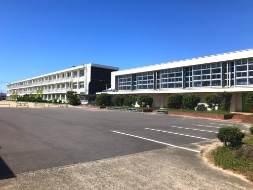 小学校　北名古屋市立鴨田小学校（小学校）まで724m