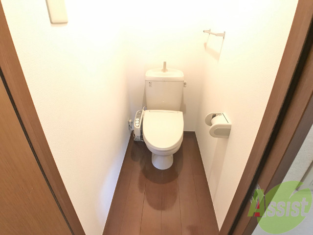 トイレ　人気のウォシュレットタイプのトイレです。安心して使えますね。