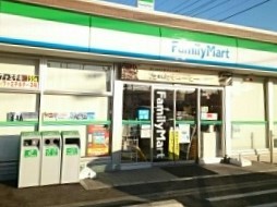 コンビニ　ファミリーマート（コンビニ）まで240m