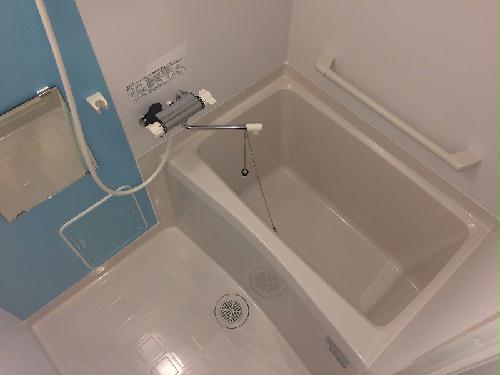 バス・シャワールーム　浴室乾燥機付の広々としたお風呂です