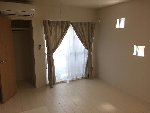 居室・リビング　角部屋の明るいお部屋です