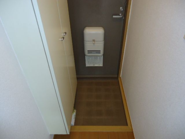 玄関　下駄箱あり