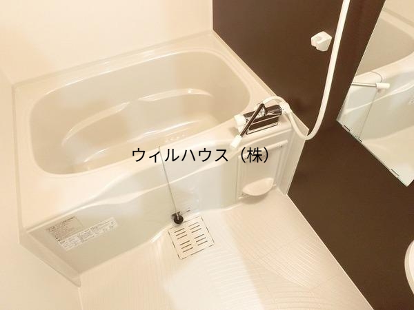 バス・シャワールーム　浴室乾燥機付きバス！