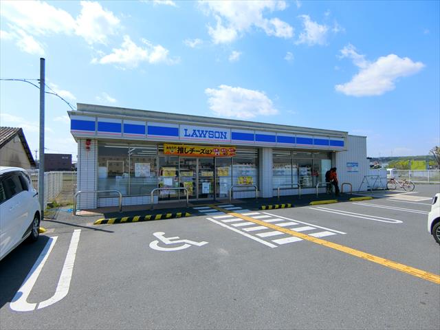 コンビニ　ローソン京田辺草内店（コンビニ）まで631m