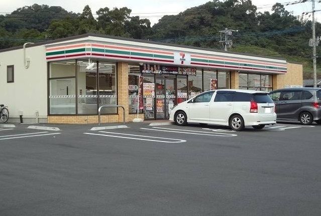 コンビニ　セブンイレブン（コンビニ）まで450m