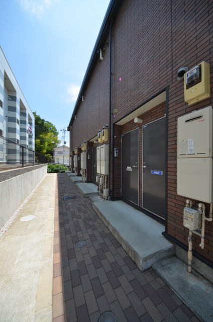 エントランス　★共用部分もしっかりお手入れされています★