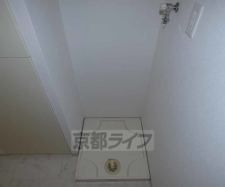 洗面設備　綺麗な洗面台です。