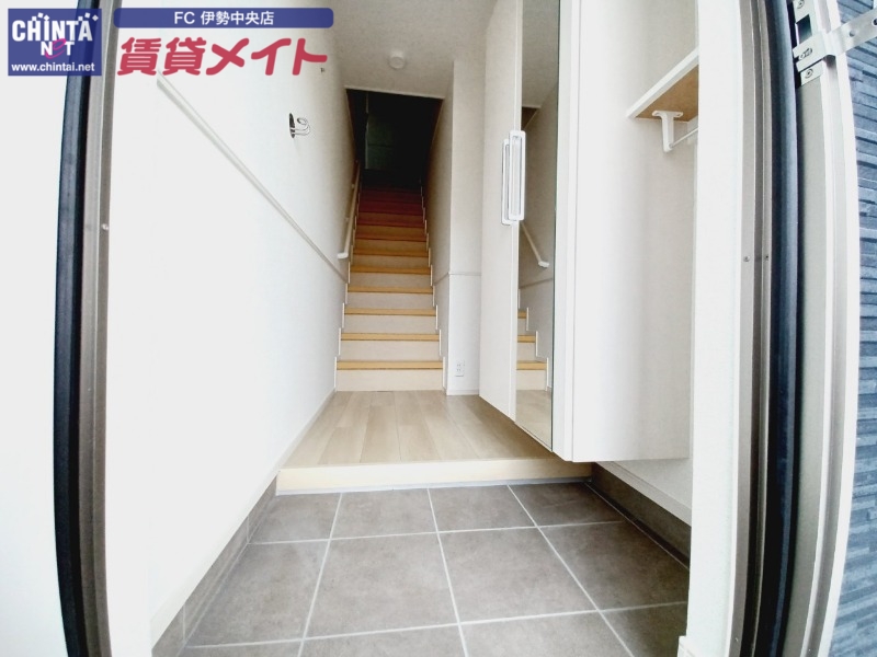玄関　別部屋同型タイプです。