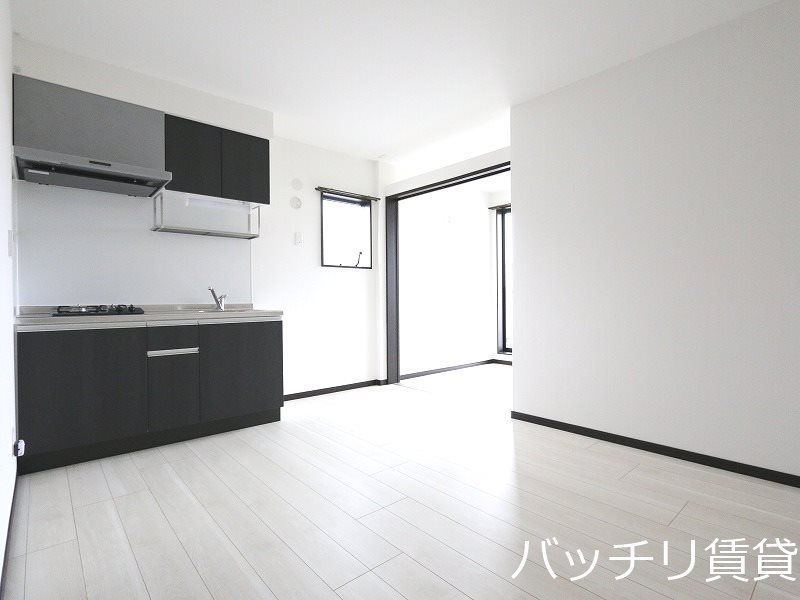 居室・リビング　＊画像は別部屋の為イメージ、現状優先致します